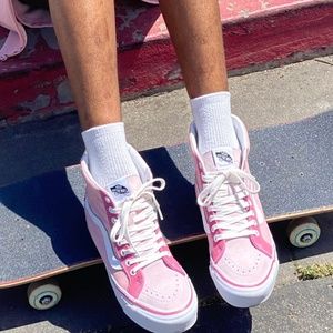 BRAND NEW SIZE 7 VANS * ARITZIA SNEAKER, WITH BOX